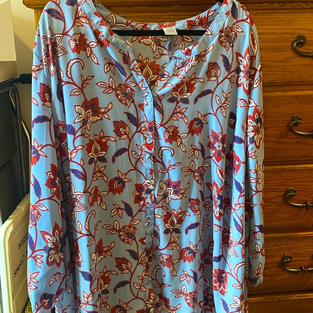 Women’s Tunic style, Blouse, multi colors blue red white, size 5 X new no tags.